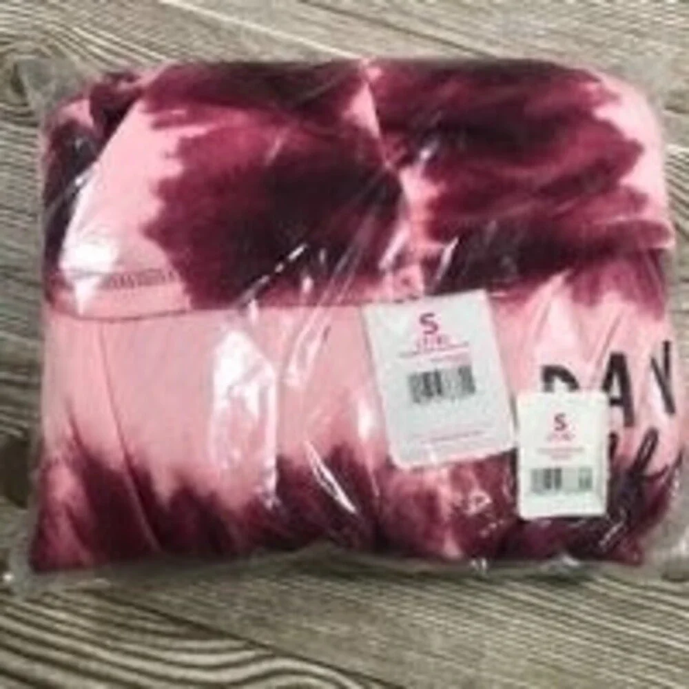 Justice Long Sleeve Hooded Tie Dye Pajama Set jumpsuit pink/burgundy small (7/8)